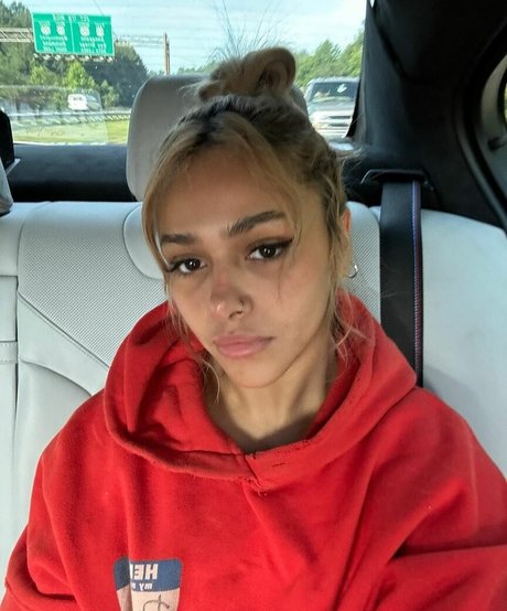 Demisux free model picture