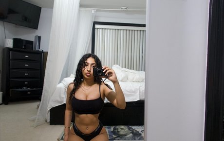 Kareena Bachra pretty actress archive