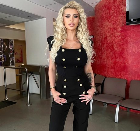 Lela Ceterova pornstar perfect img