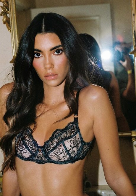 Cindy Mello hot actress picture