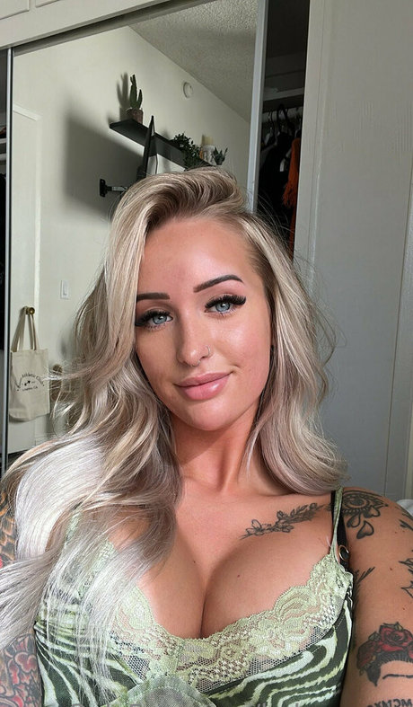 babyyessie hot star photo