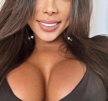 Aghata Ambrozio model sexy img