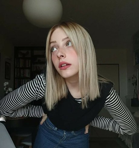 feet teen onlyfans beautiful picture