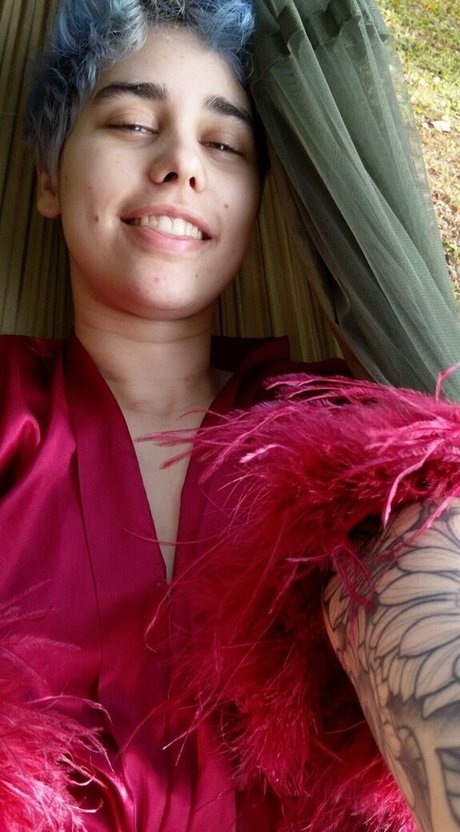 spivvens sexy model image