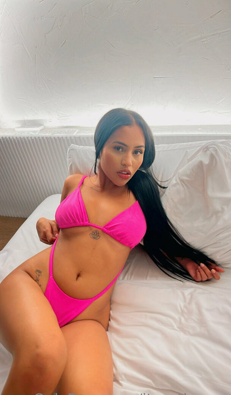 itsthesaracutie beautiful actress pic