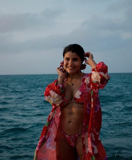 Martina La Peligrosa nude pornstar archive