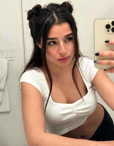 Rachel Raiychu nudes model image