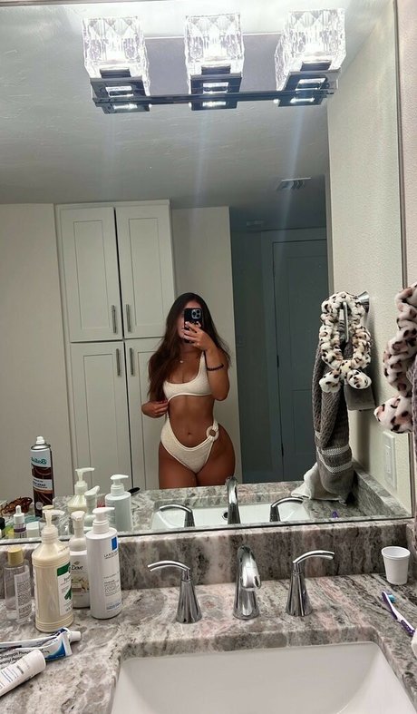 Makayla Mcquoid hot model img