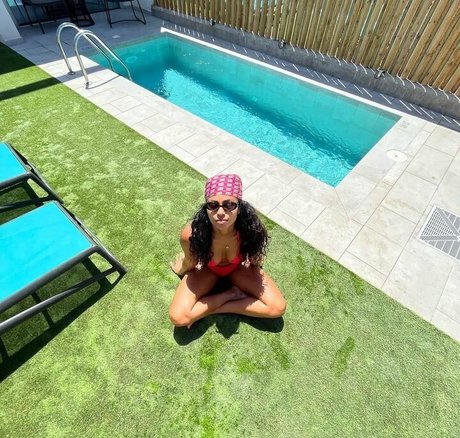 Nia Correia OT star free pictures