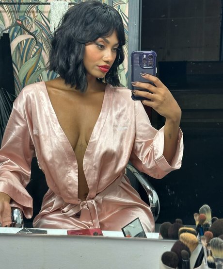 Nia Correia OT star adult image