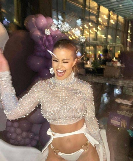 Brooke Adams sexy model images