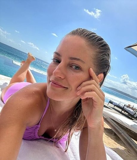 flat chested onlyfans porno photos