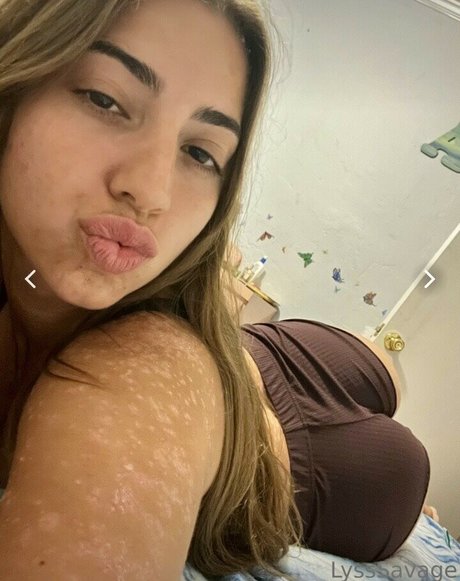 Lyss Savage model beautiful img