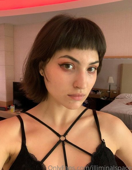 illiminalspace sexy star img
