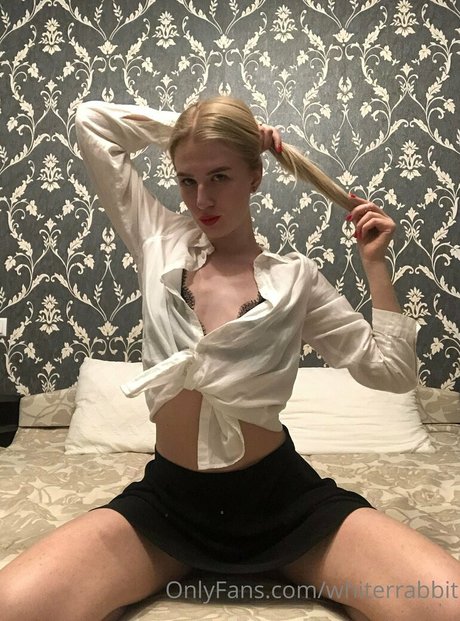 whiterrabbit erotic model picture