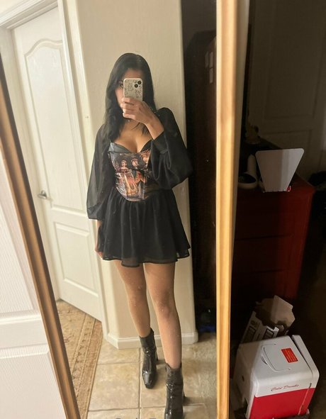 latina feet onlyfans naked image