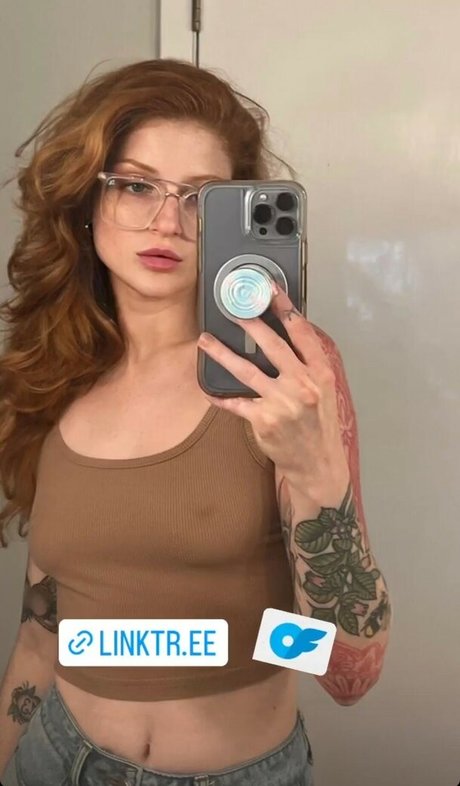 katierosecoloredglasses model nudes pics