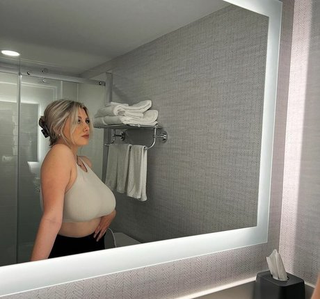 Anabel Kloe Lamarche hot model gallery