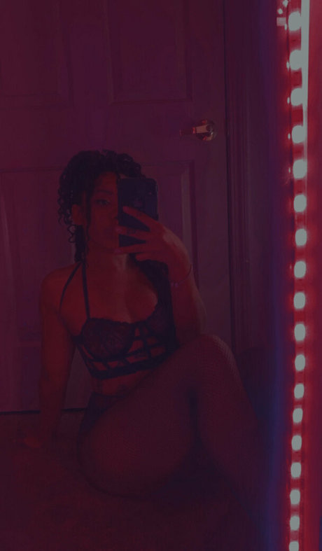 thrsttrapr model hd picture