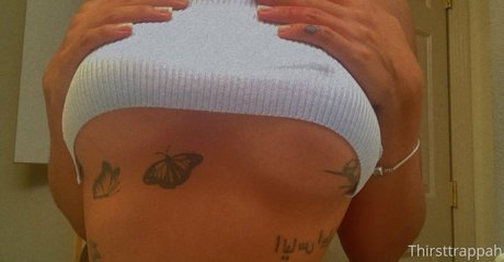 thrsttrapr model art gallery