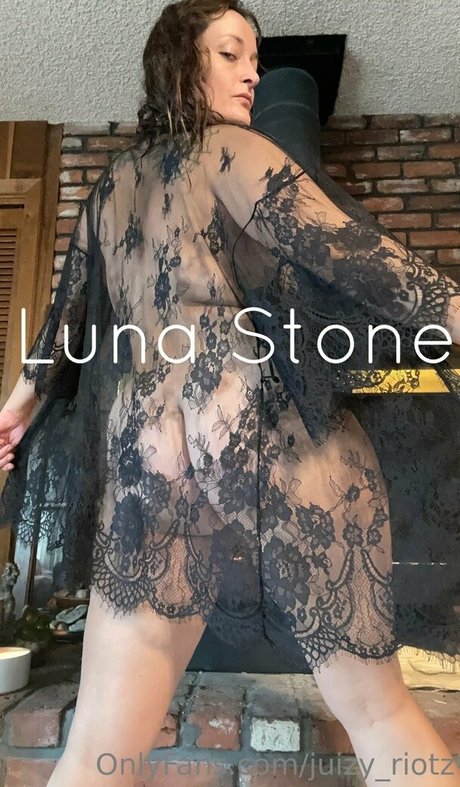 juizy riotz pornstar gallery