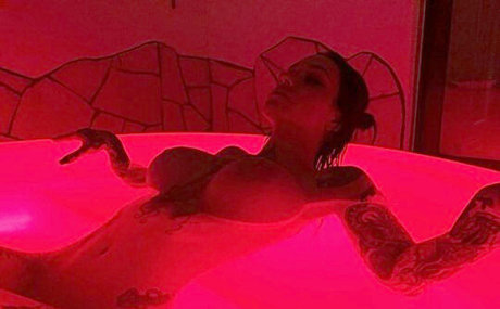 Meredith Devine naked model pictures