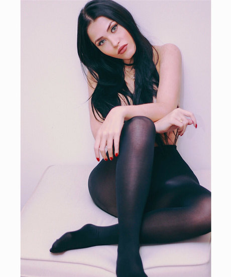 Claudia Alende art model archive