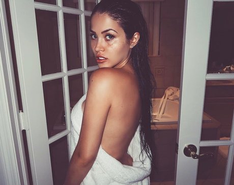 Claudia Alende nudes model img