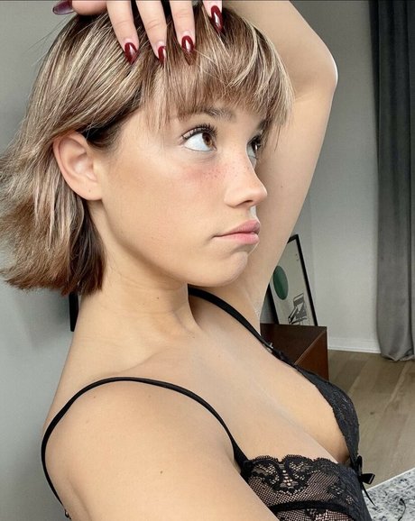 wellbeingwithabigail beautiful model gallery