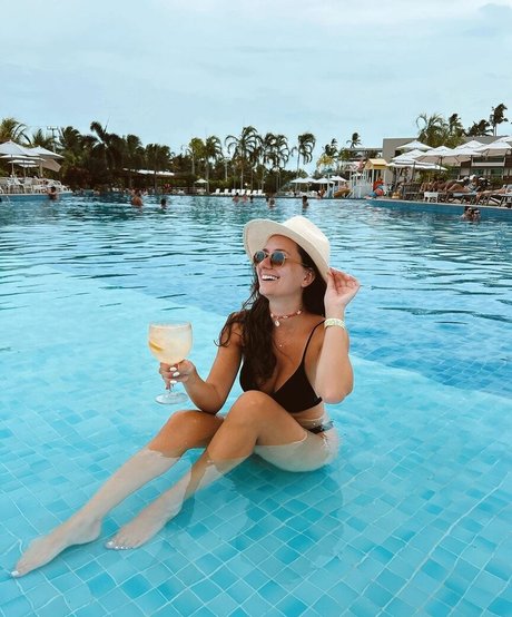 Camila Bonatelli porn model gallery