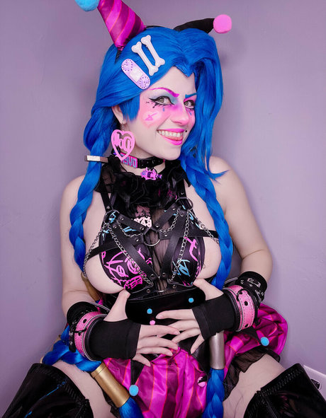 Maxalah model erotic pics