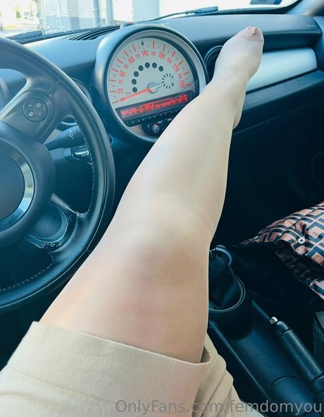 femdomyou sex model img