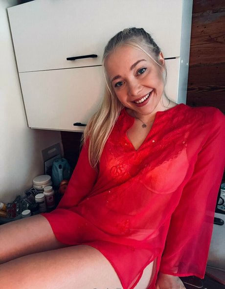 alora free star porn pics