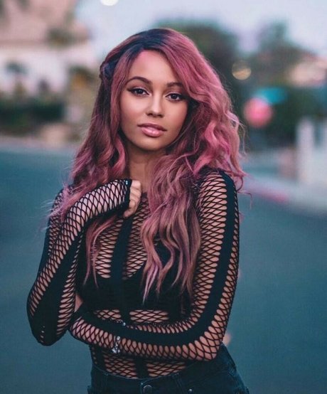 Vanessa Morgan Profile pic