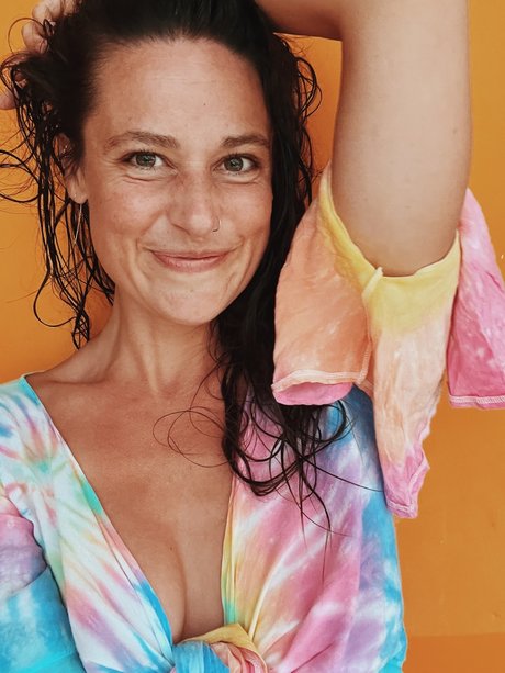 Cha Wilde s Pineapple Playroom star sexy gallery