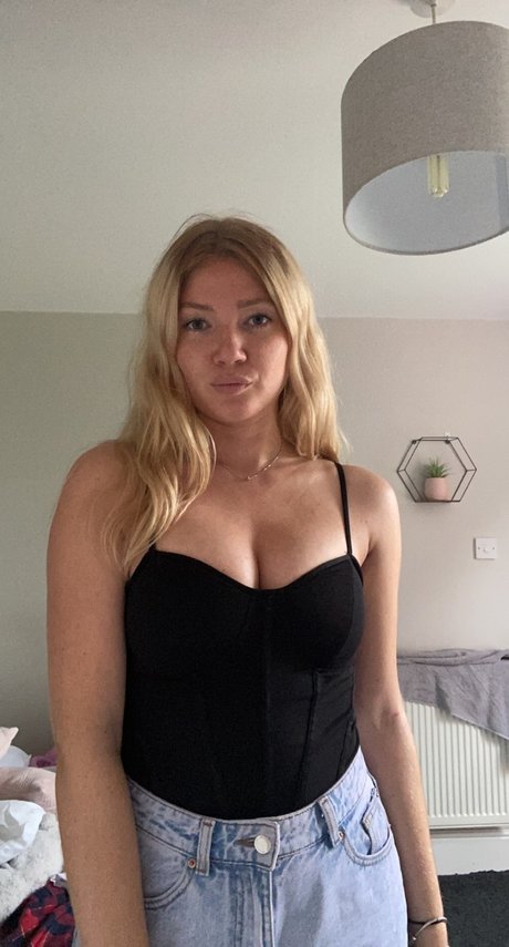 Amanda Jones star top pics