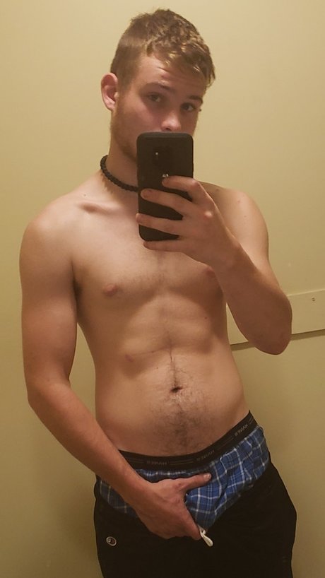 Chillin in the backwoods beautiful model img