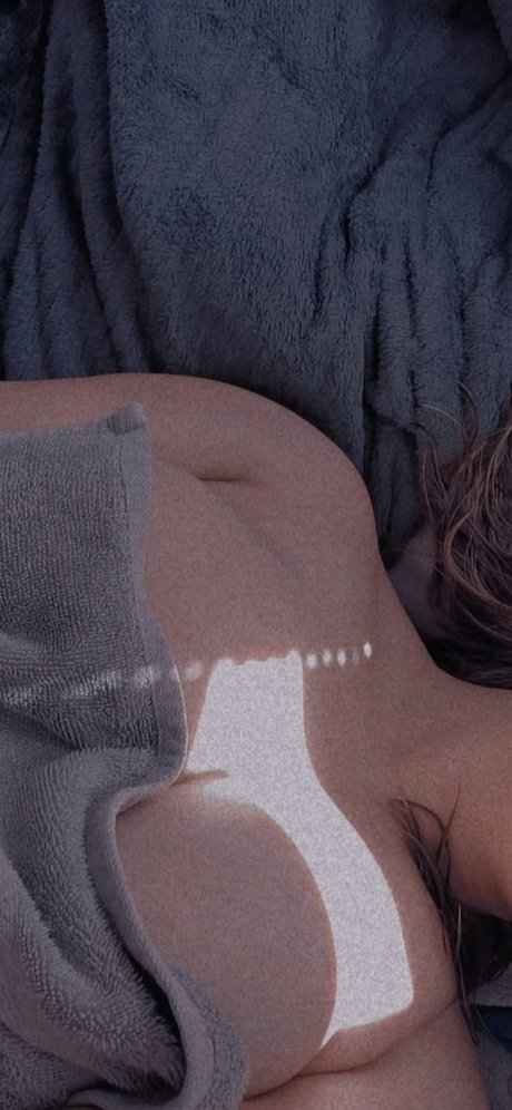 Aerinette exclusive model images