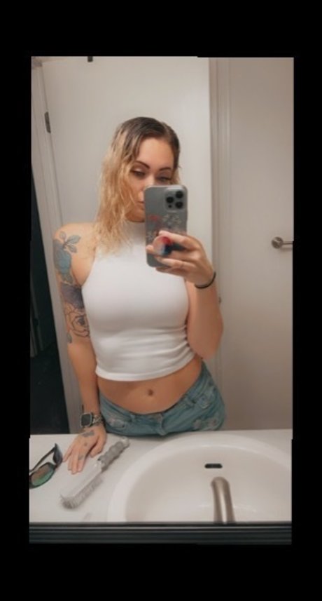 Noelle Ates erotic pornstar photo