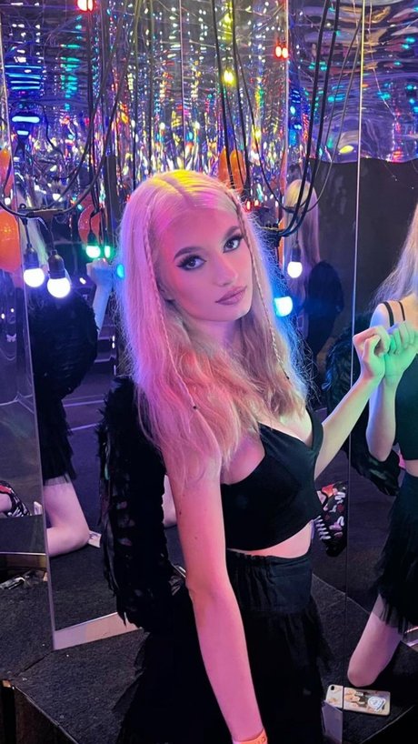 AlexysRosy exclusive actress image