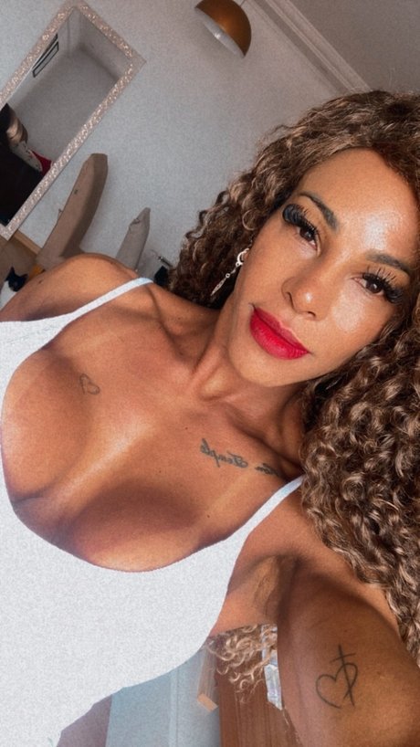 Andreia Santos sexy model gallery