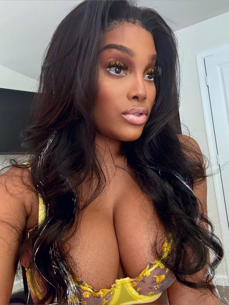 Nyabella naked model pics