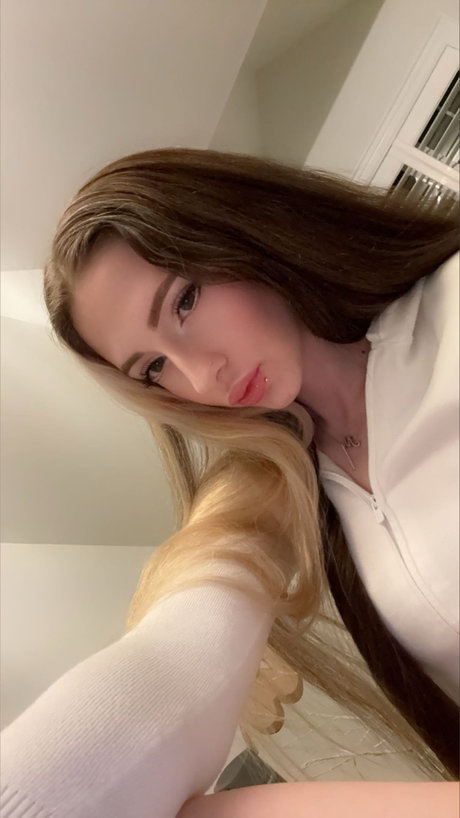 Alanna Skye pretty star archive