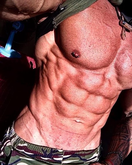 Aaron Wild star top archive