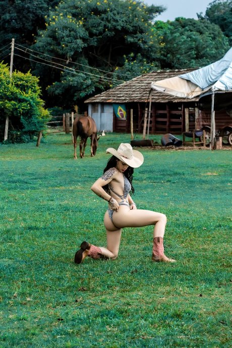 Allana star hot photo