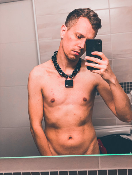 Skylar the cute Puppy nude star images