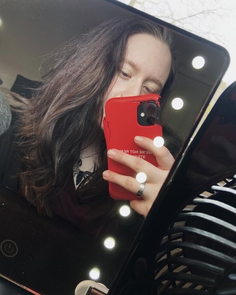 Owolff sexy actress image