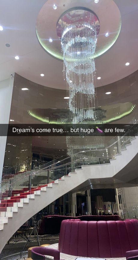 HugeDream model perfect galleries