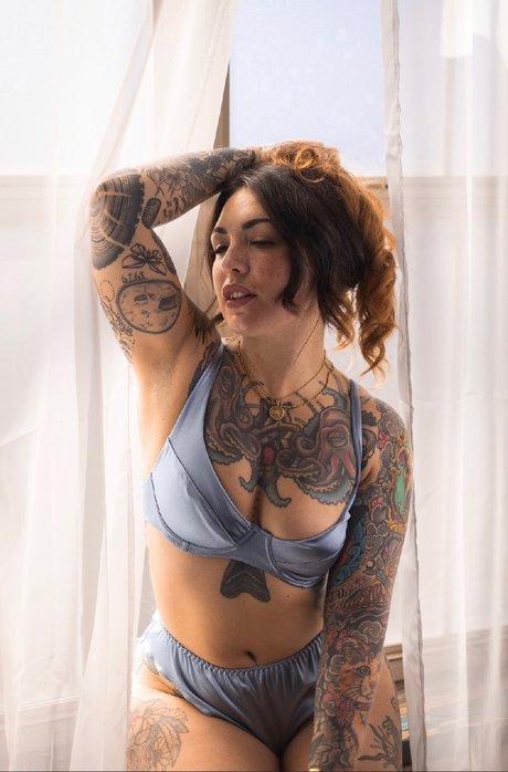 officialdanivi model free image