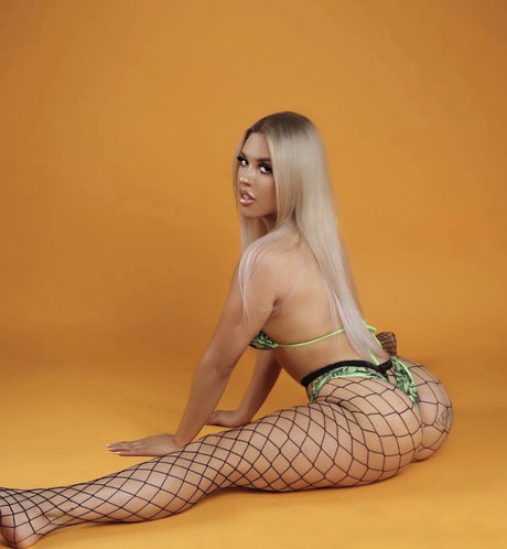 TOP ONLYFANS model nudes pic